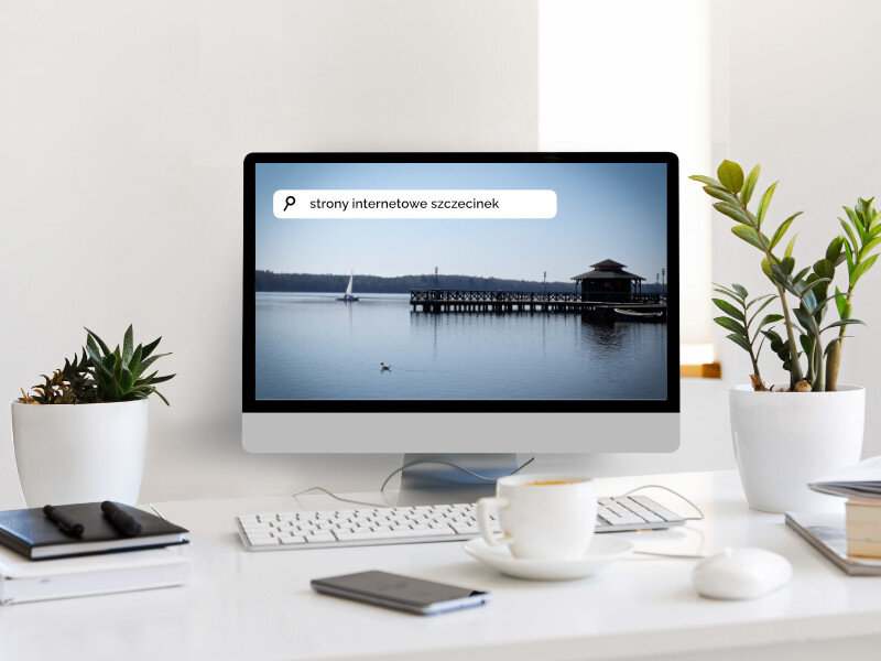 wkran monitora ze zdjęciem jeziora w Szczecinku oraz podpisem strony internetowe szczecinek symbolizującym wyszukiwanie