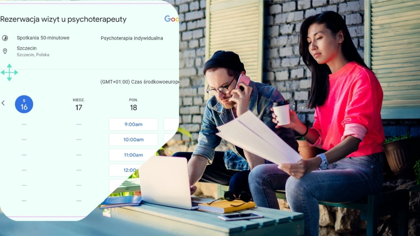mężczyzna z kobietą przeglądają system rezerwacji online, który zainstalują na stronie a w okienku jest podgląd systemu rezerwacji google