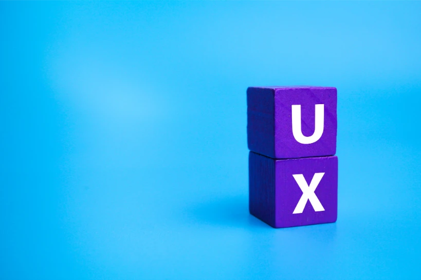 niebieskie tło z napisem ux